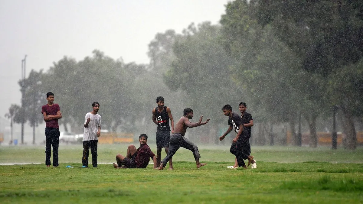 weather-update-delhincr-likely-to-get-rainfall-for-next-3-days-heavy-showers-to-lash-uttar-pradesh-punjab-haryana-chandigarh-west-bengal-rajasthan-sikkim-meghalaya